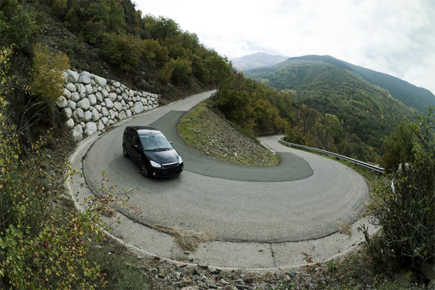 Descer na banguela é um dos mitos sobre carros