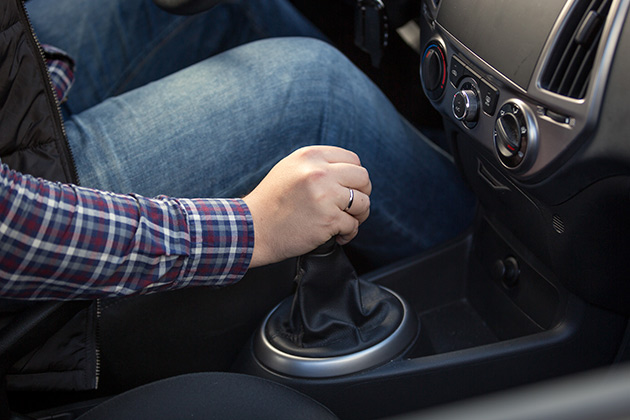 indício de que a embreagem do carro está ruim é o câmbio