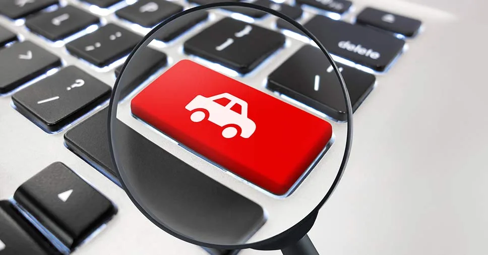 Botão em busca de proteção veicular com carro reserva.